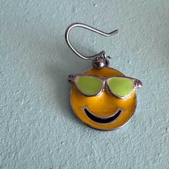90’s Vintage Smiley Face Earrings with Sunglasses - Picture 3 of 3